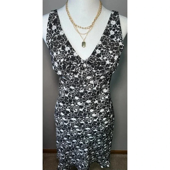 Y2K Express Floral sleeveless dress size 5/6 Black And White Knee Length - Picture 2 of 12